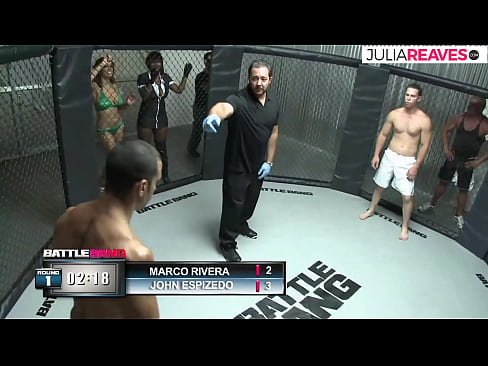❤️ Ultimate Fighter ቀለበቱ ውስጥ ከተጣላ በኋላ አንዲት ቁጥር ሴትን ትበዳለች። ️❌  ወሲብ